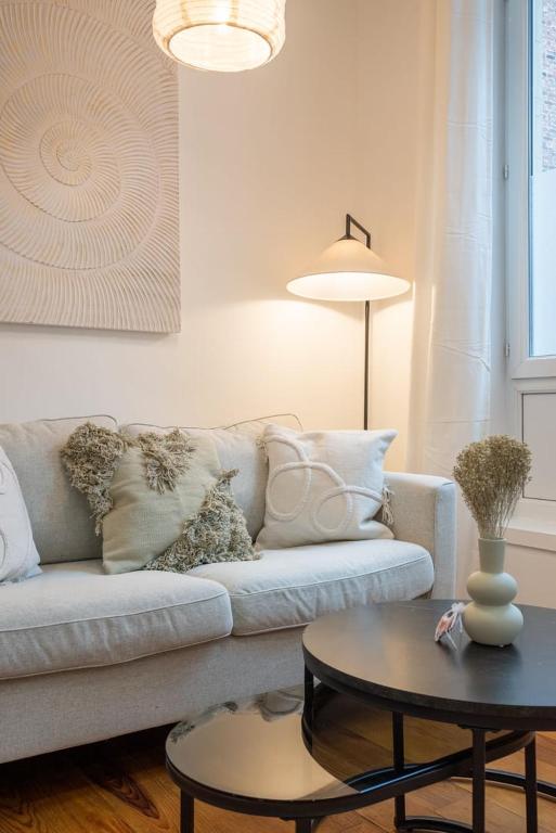 Charming renovated and bright studio in the center - 3