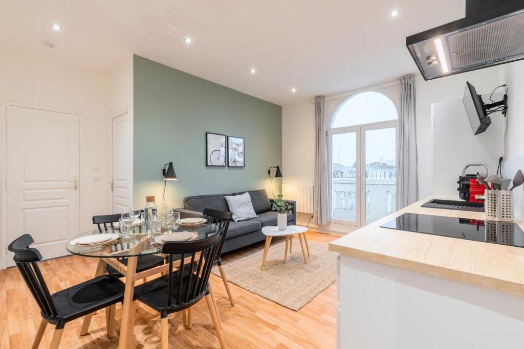 Apartment for 4 in front of Lille Flandres station, Lille