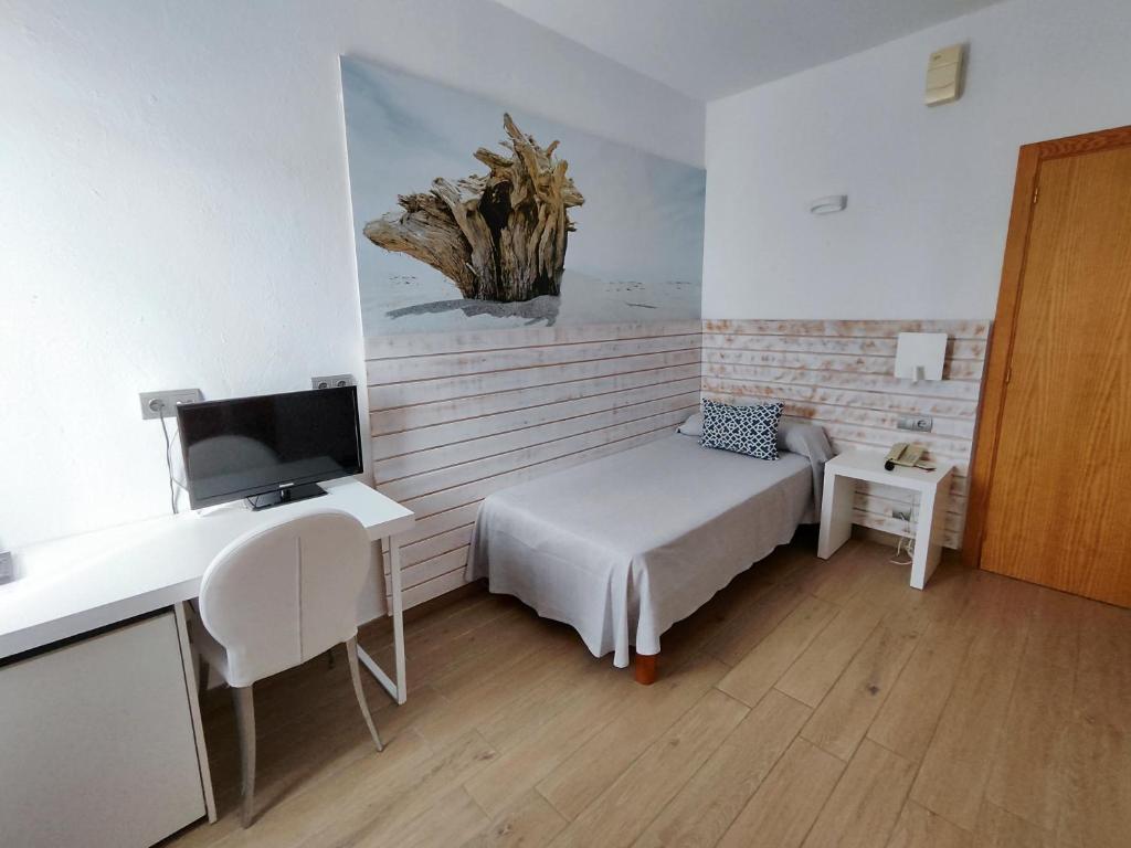 Hotel Ses Savines — Hotel rooms in San Antonio, Balearic Islands