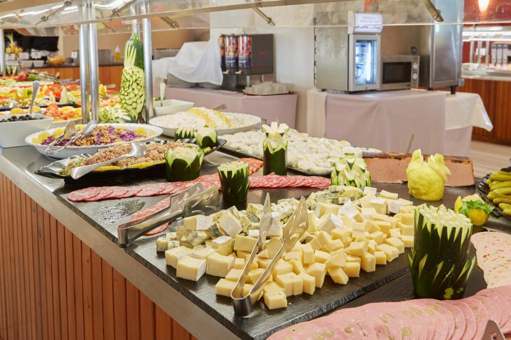 Hotel Ses Savines — Restaurant & bars in San Antonio, Balearic Islands