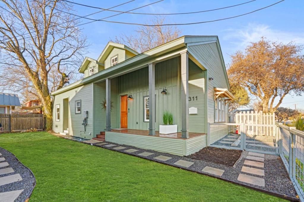 Designer Home, Walk to River, San Antonio