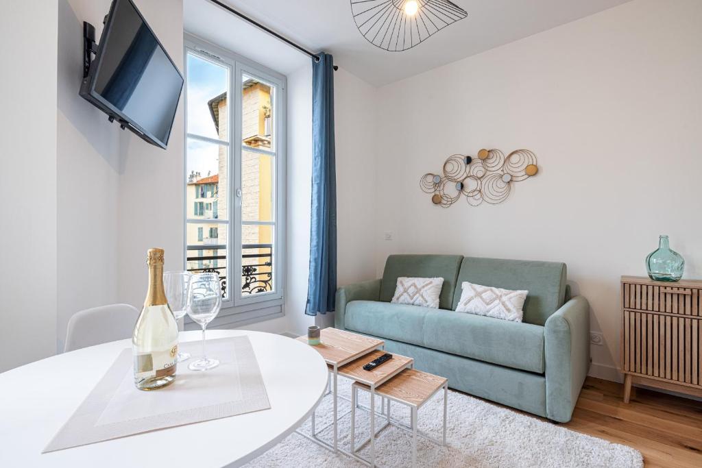 Charming City Center Studio 302 - 2