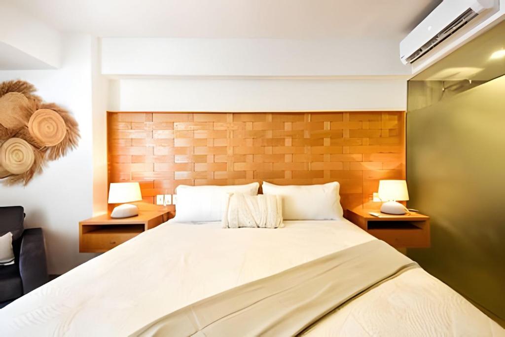 1BR • One block from the beach Pool and Jacuzzi - 1