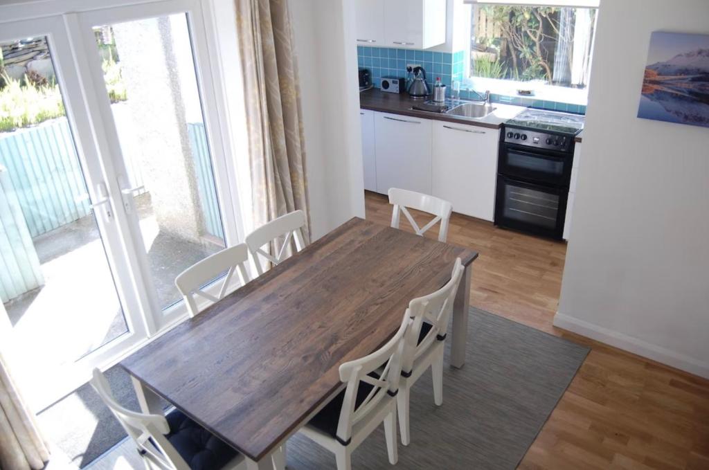 Lovely Cottage in Snowdonia with Hot Tub, Fairbourne photo 4