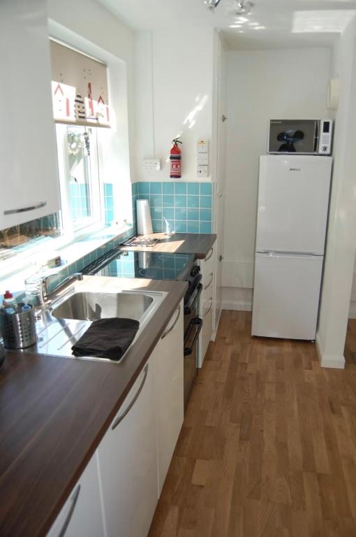 Lovely Cottage in Snowdonia with Hot Tub, Fairbourne photo 8