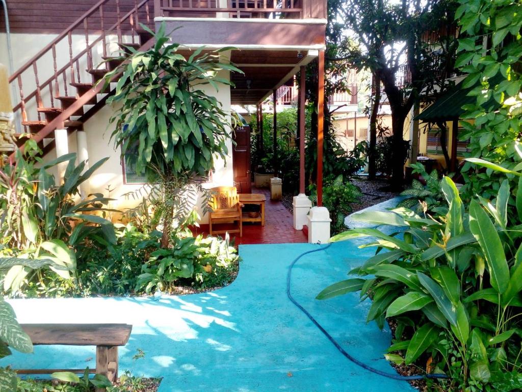 Exterior view, Golden Triangle Palace in Chiang Rai