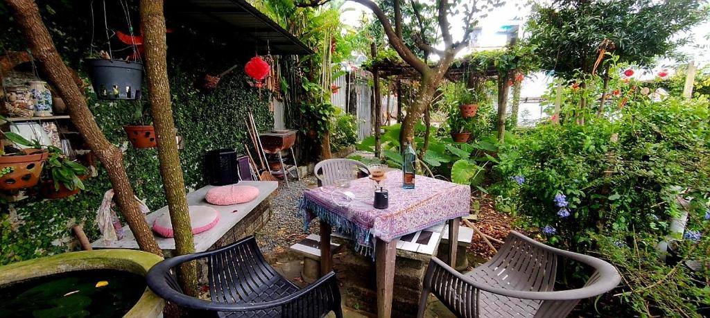 Vom Vom Garden House