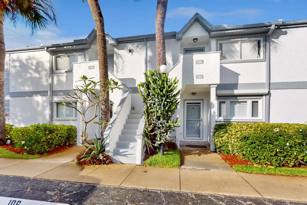 Sparks & Sunshine, Mys Canaveral