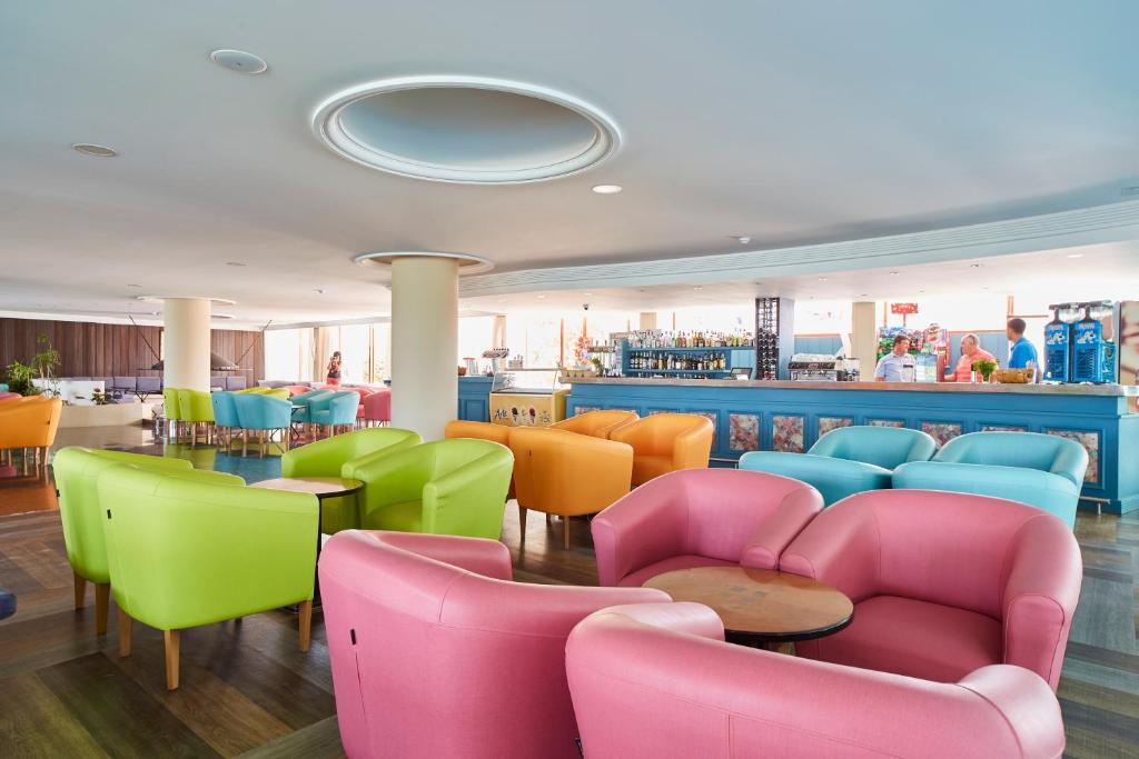 Hotel Arenal — Restaurant & bars in San Antonio, Balearic Islands