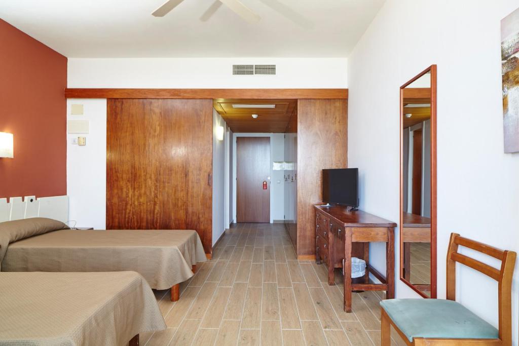 Hotel Arenal — Hotel rooms in San Antonio, Balearic Islands
