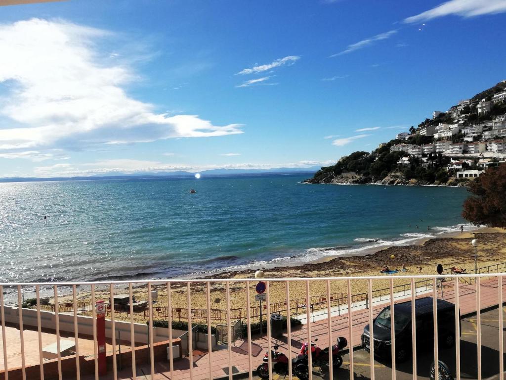 Amplio apartamento en Roses cerca de la playa, con estacionamiento. - ES-258-76 - 3