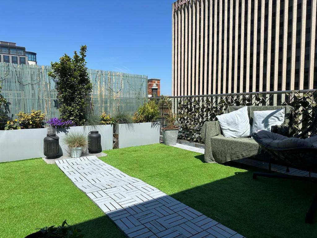 1 Bed Penthouse - Hot Tub - Roof Terrace - Parking, Birmingham