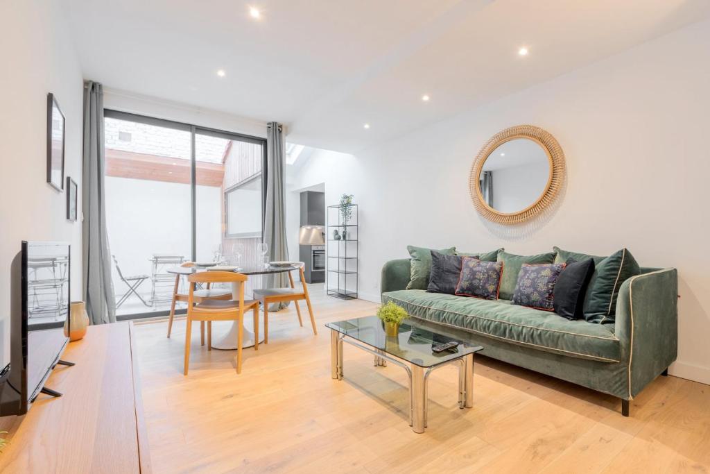 Fully equipped duplex with exterior and parking !, Lille