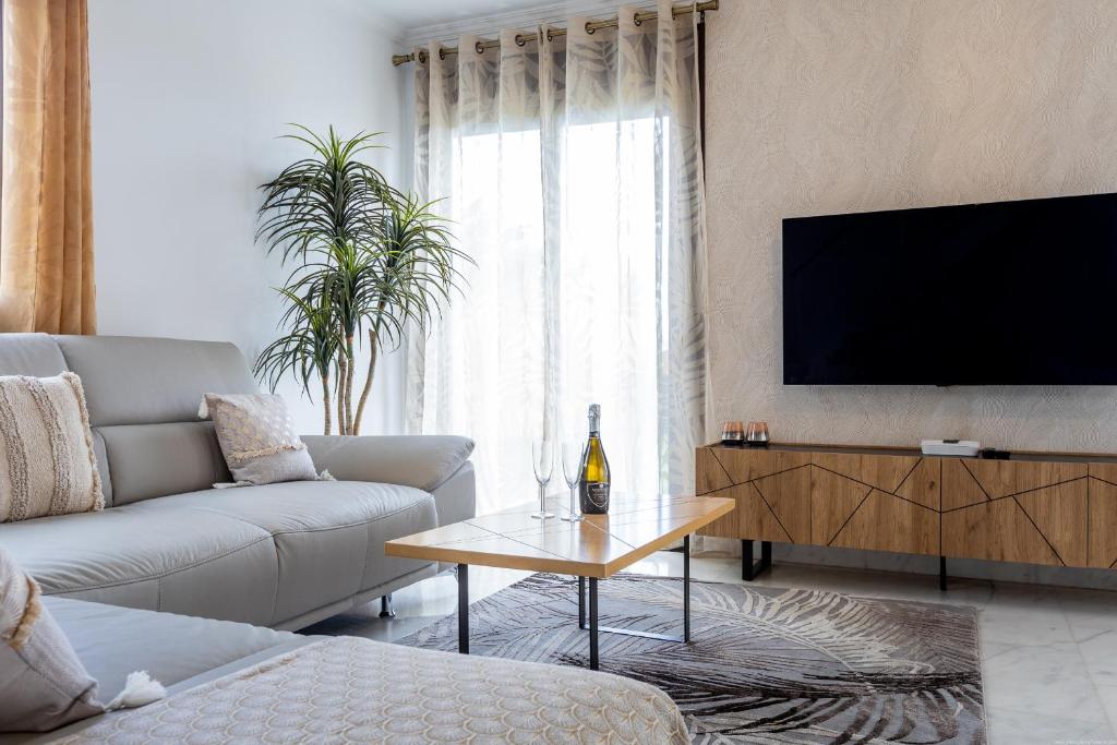 VILLA WITH 4 BEDROOMS AND PRIVATE HEATED POOL - 3