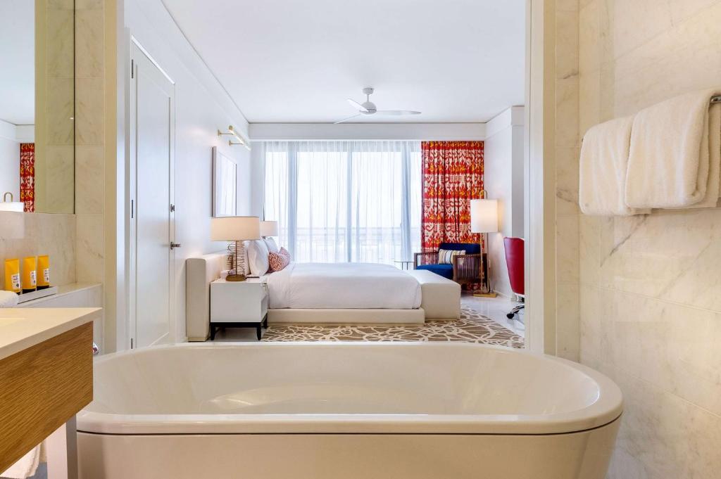 Bathroom, Grand Hyatt Baha Mar in Nassau