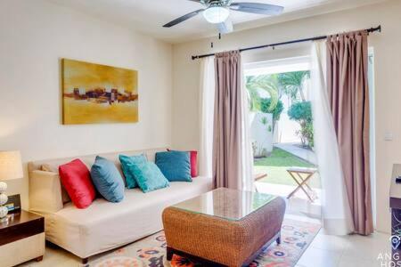 Pool, Gazebo, Parking, 2 Blocks to Beach & 5th Ave - 5