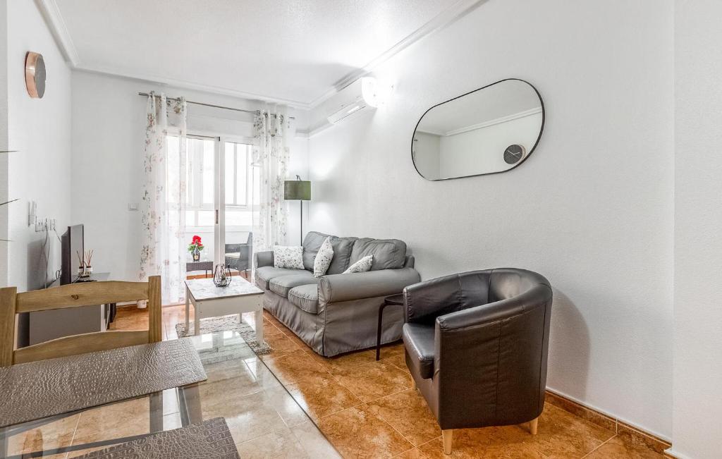 Cozy Apartment In Torrevieja With Swimming Pool - 3