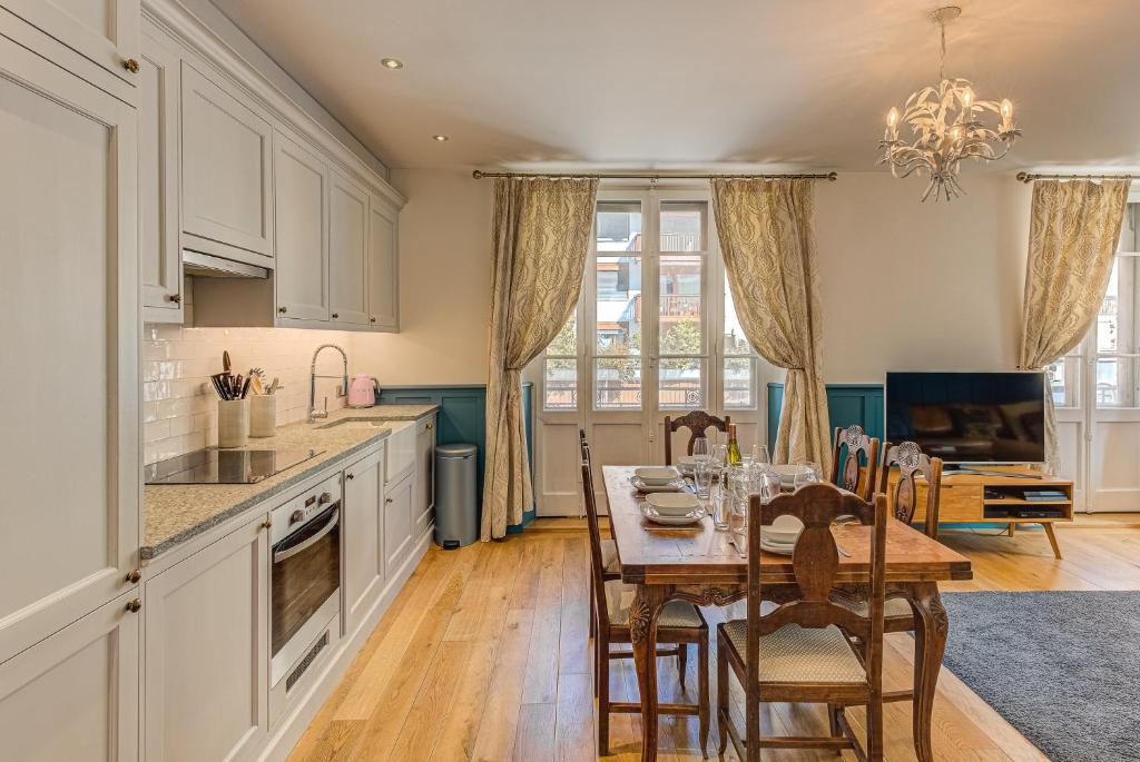 Apartment Aiguille du Midi Central Chamonix - Alpes Agency - Sleeps 6 - 3