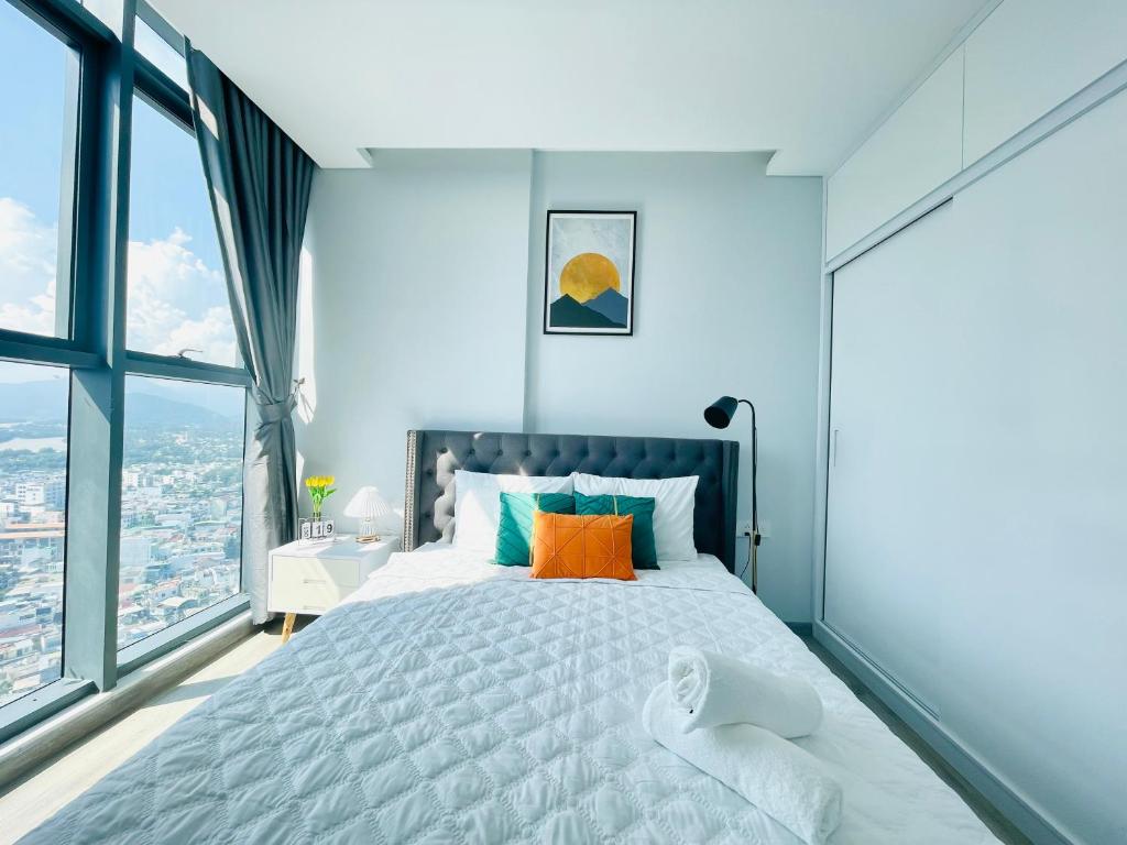 Sunrise & Sunset Apartment View Marina Suites