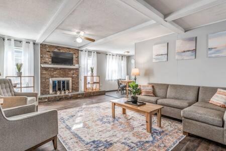 Mins from Parks Hiking & Dining- Brick Bungalow, Memphis