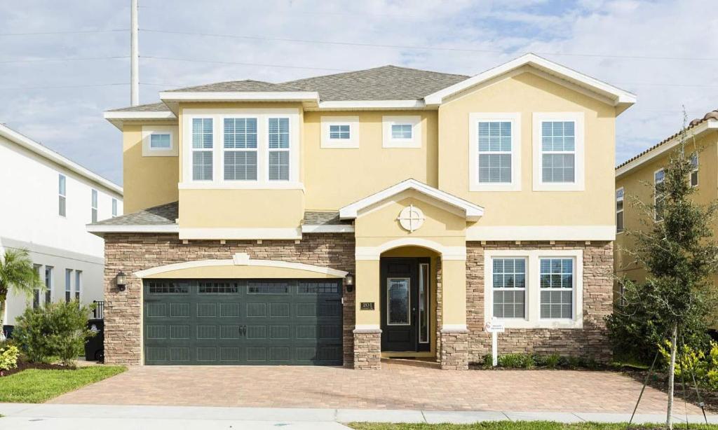 Unique Spacious 10 Bdrm Home with Backyard Pool at Encore, Orlando