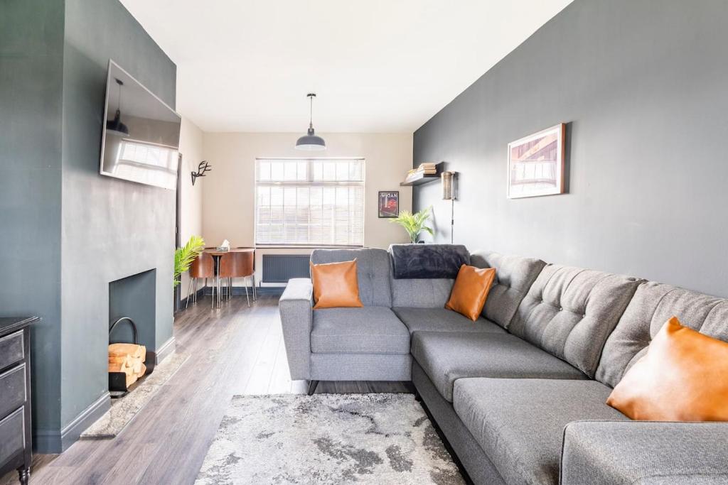 T'house in wigan, Pemberton