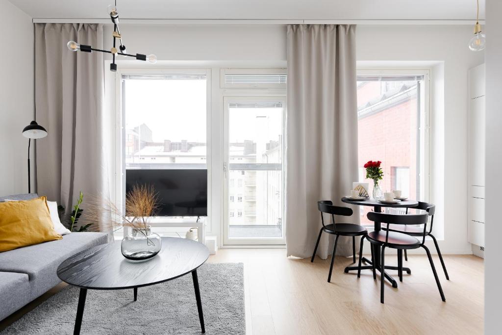 Great location, quiet and new with balcony&cafe, Tampere