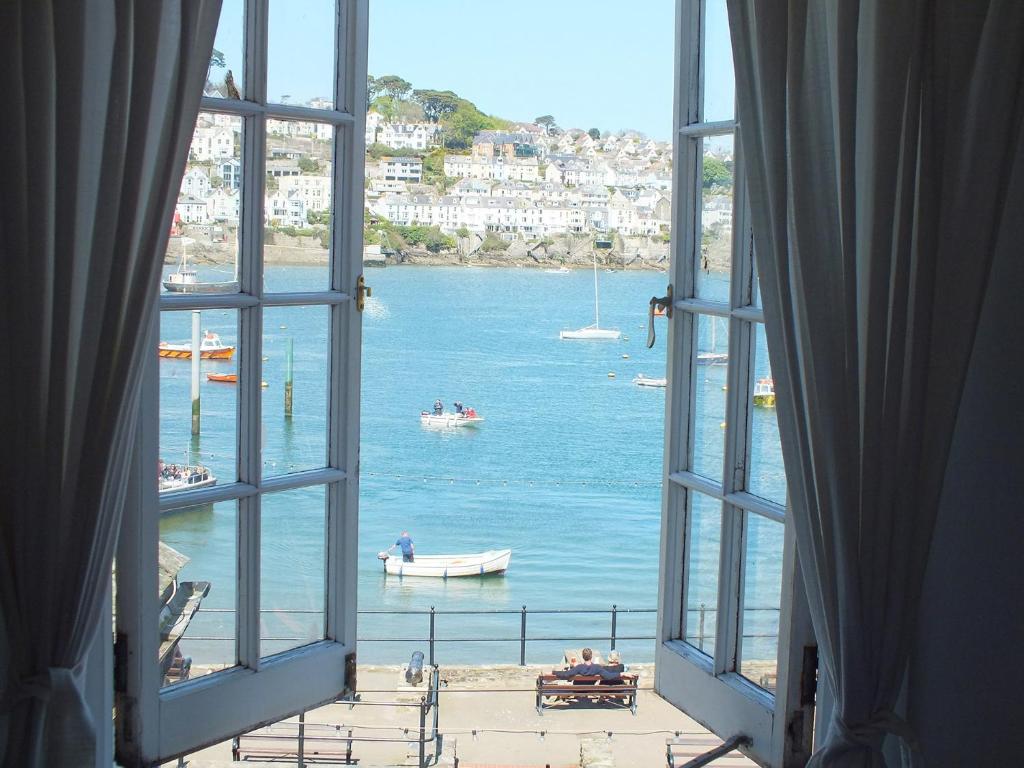 2 Bed in Polruan PC042, Fowey