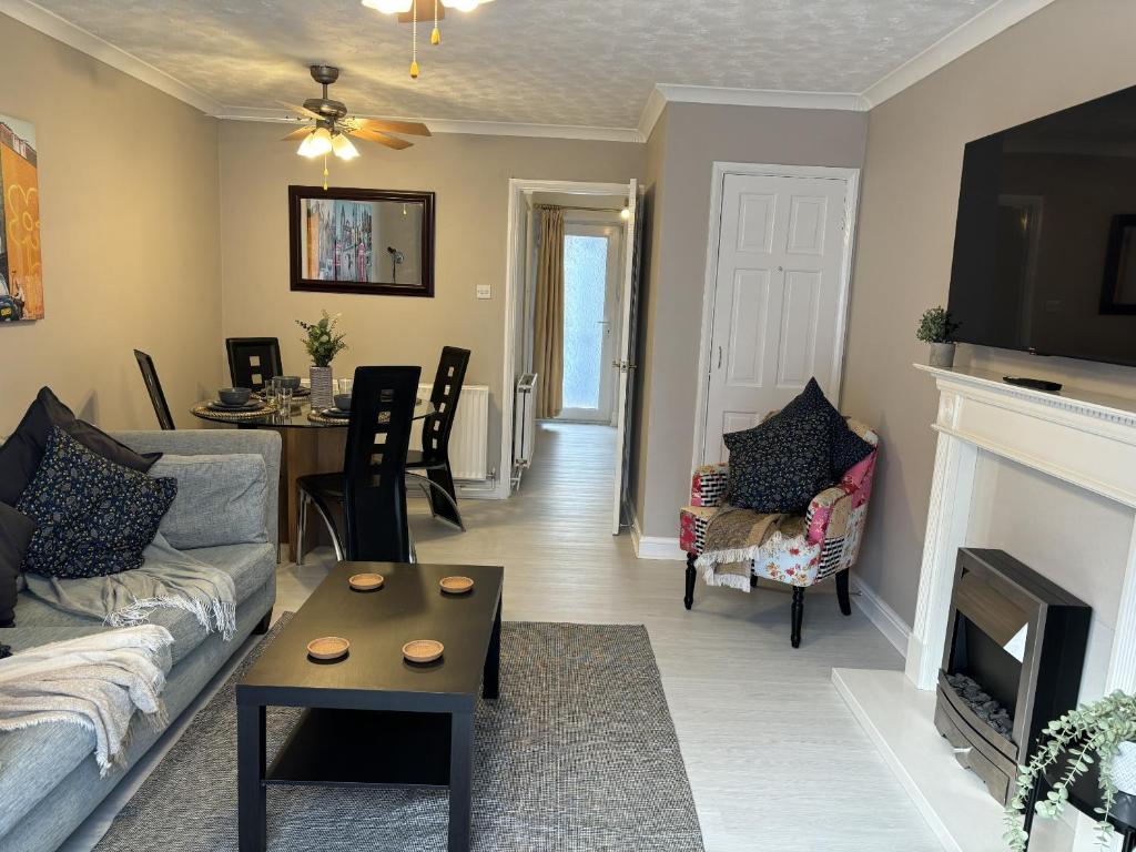 Cosy Corner - 2 beds, free parking, next to Southampton General Hospital, Southampton