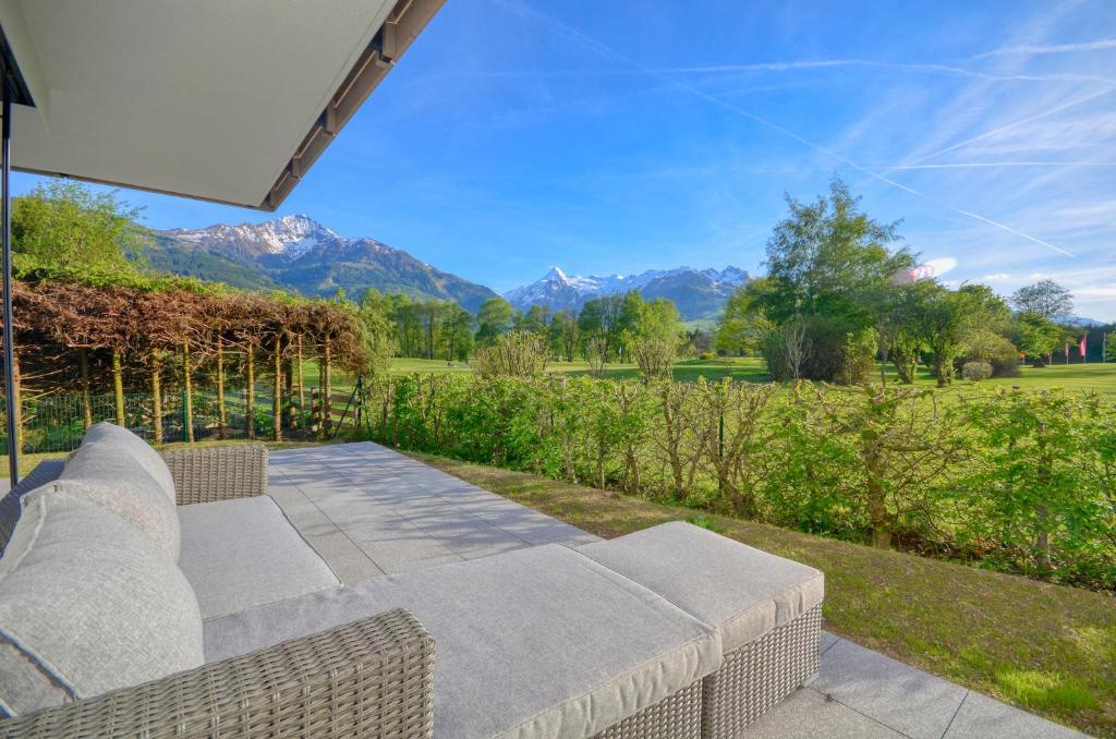 Garden, Golf & Glacier View - by Alpen Apartments in Zell Am See