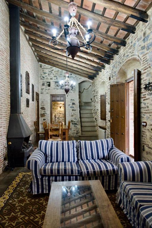 Outdoor swimming pool and garden area at Paraiso del Hueznar