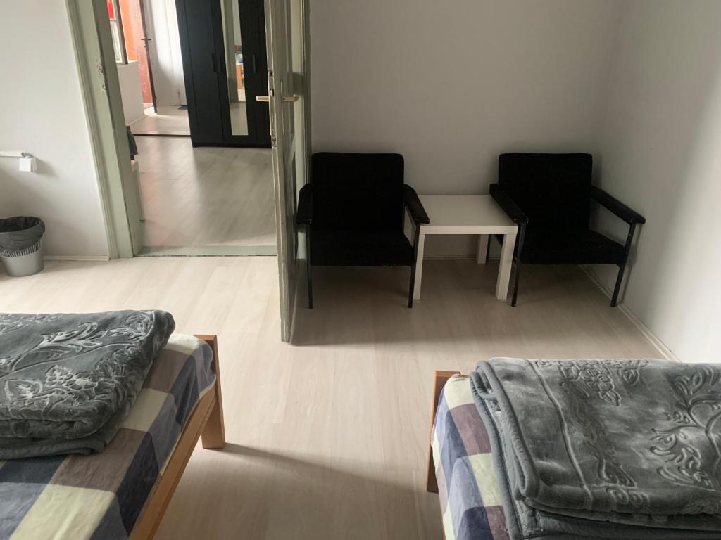 Downtown Belgrade Mixed Beds - 4