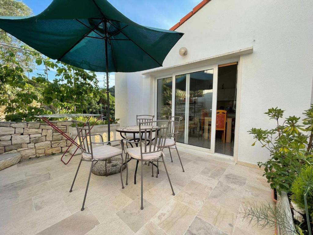 Apartment in Povlja with terrace, air conditioning, WiFi, washing machine 3419-3, Povlja