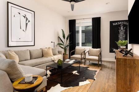 The Willow - Rooftop Lounge with Skyline Views, Nashville