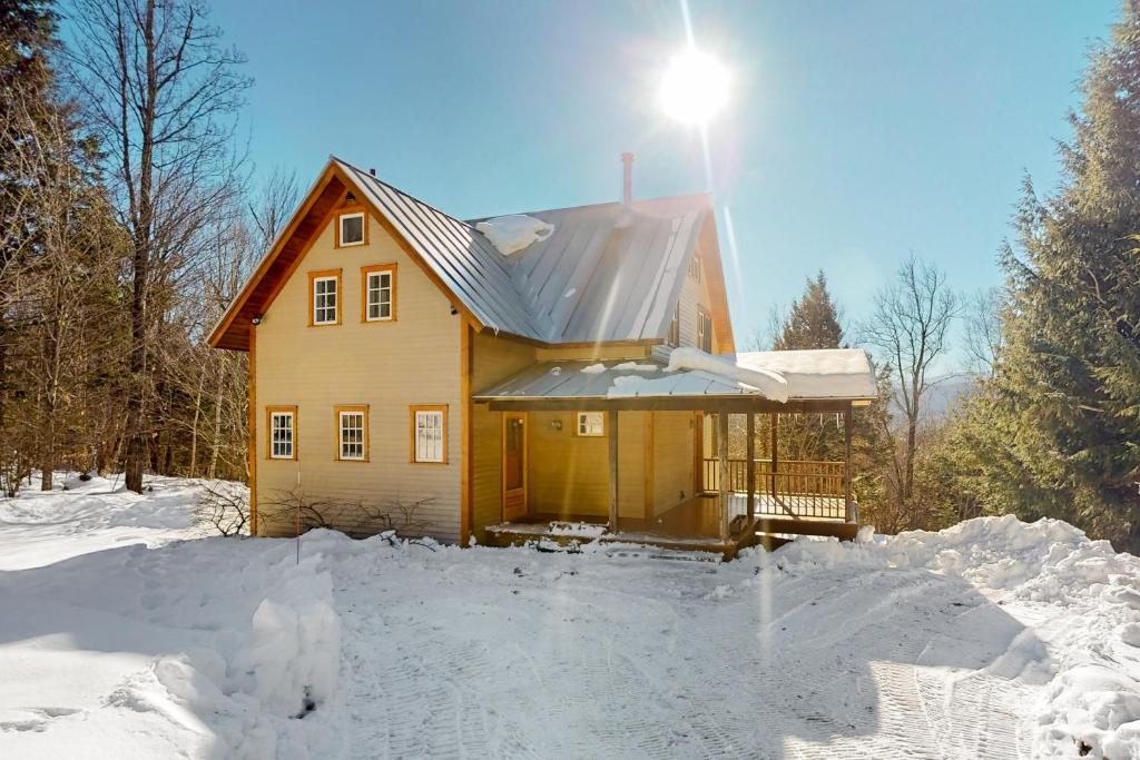 Light-filled Retreat in Mad River Valley, North Fayston