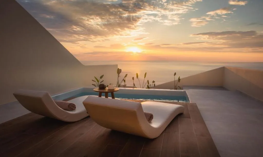 Pnoe Luxury Suites, hotel in Fira