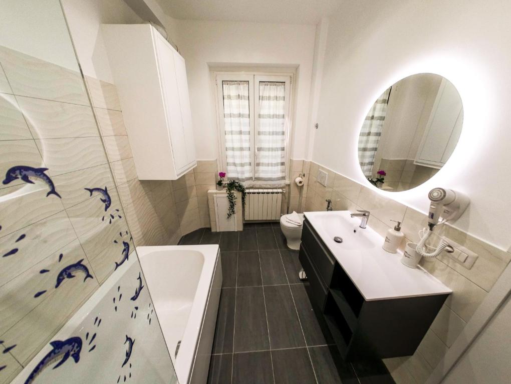 Chic Modern 2-Bedroom near Metro - 5