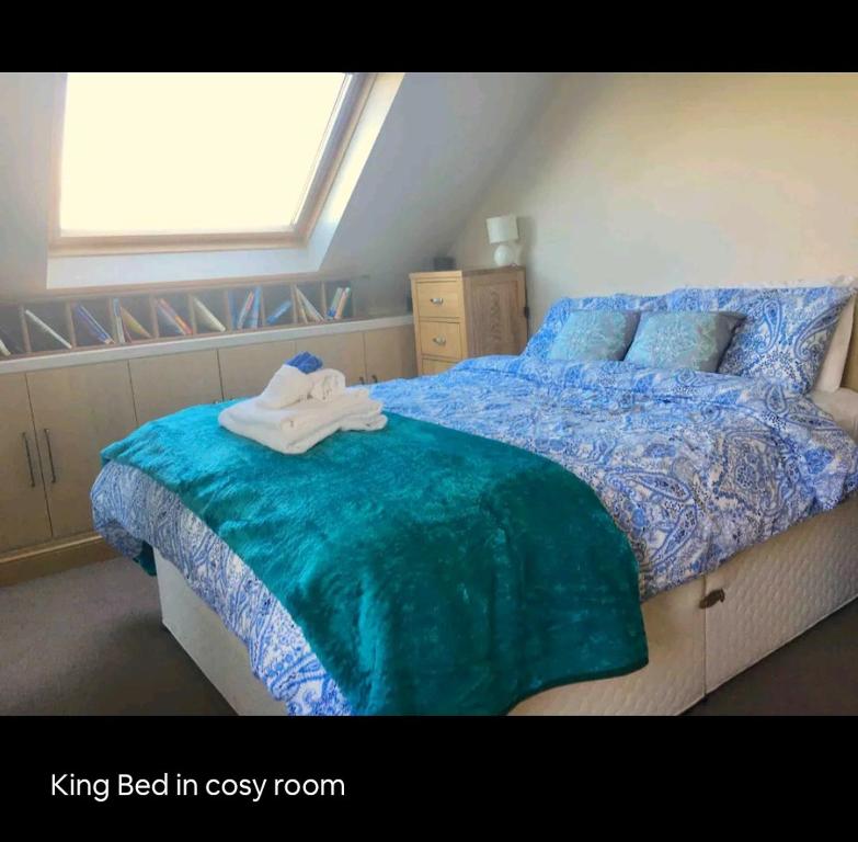 Scrabo View - King Bedroom with private bathroom