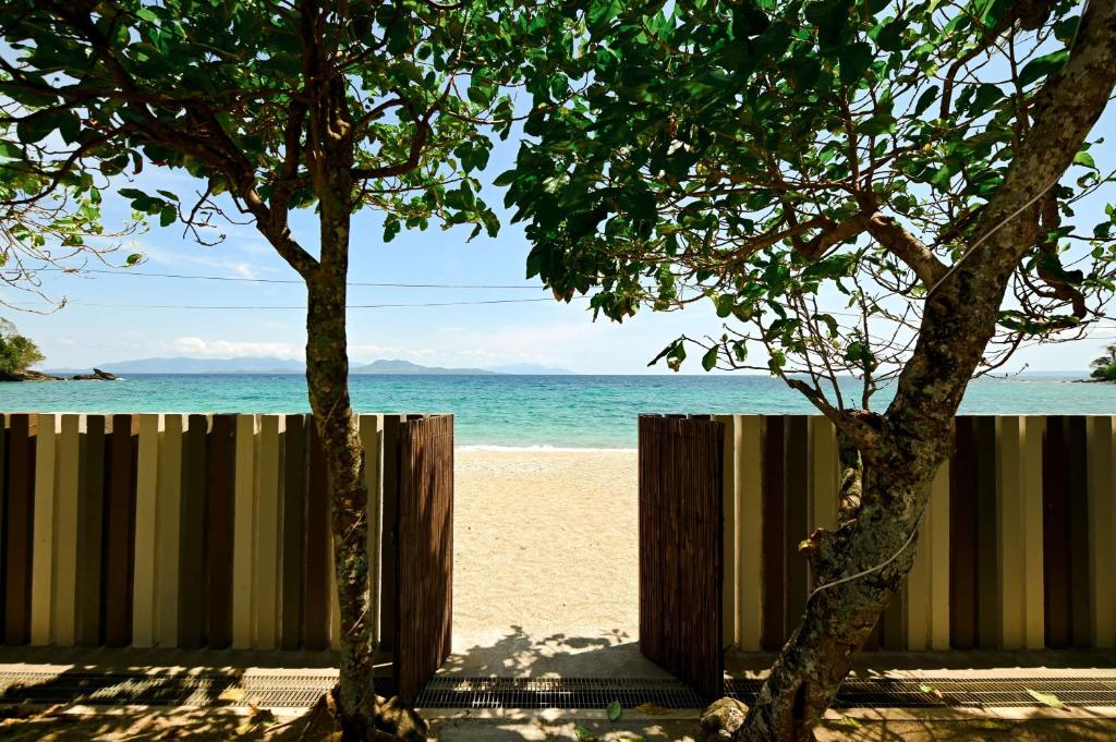 イソラ リゾート プエルト ガレラ (ISORA RESORT Puerto Galera) ビーチ