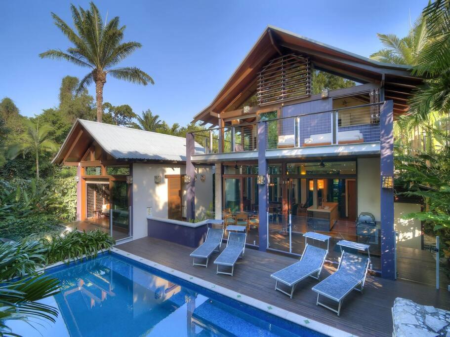 32 Beachfront Mirage - 4 Bedroom Luxury House, Port Douglas