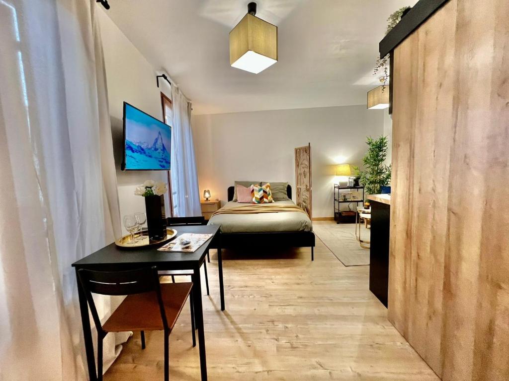 Studio avec parking privé et lave-linge, coeur de Fronton