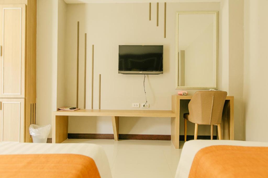 Shared lounge/TV area