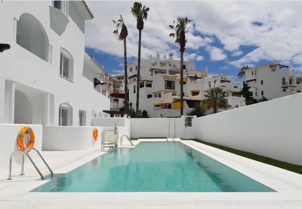 Increíble bajo con jardín y piscina - Puerto Banús - 1