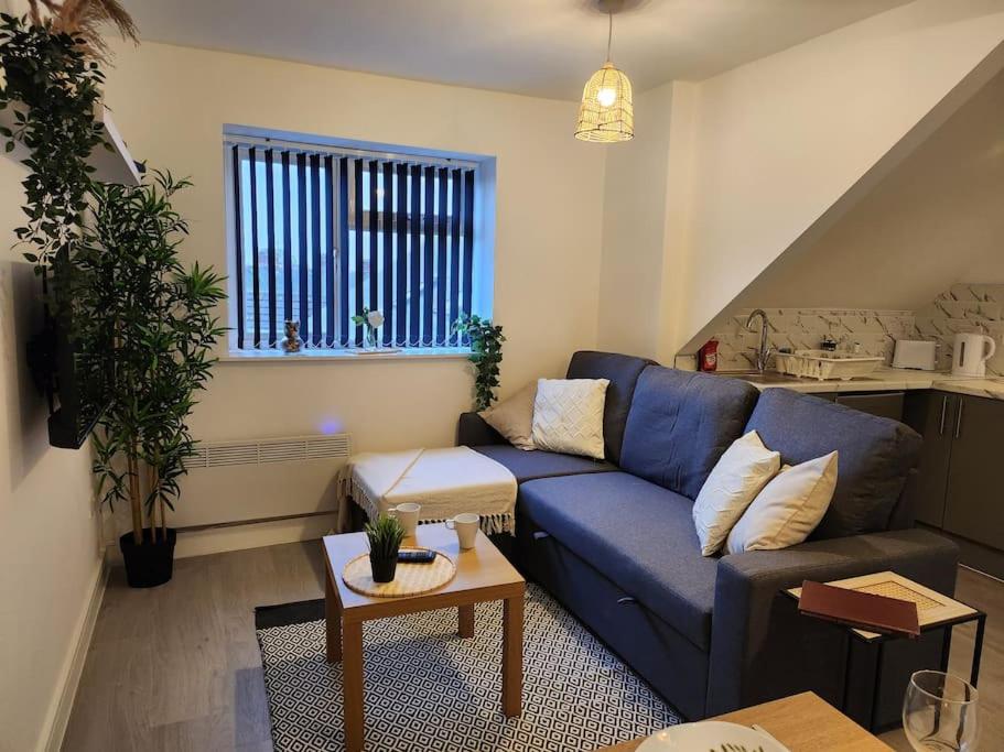 SuperValue Suite 7 - Fast WiFi, Hotel Linen, Keyless Entry, City only 10 Mins - BY PROPERTY PROMISE, Cardiff