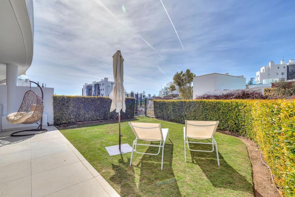 Beautiful Deluxe Garden Apartment - 4