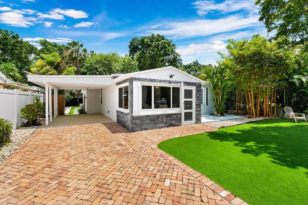 Perfect FLL Location with Putting Green, Fort Lauderdale