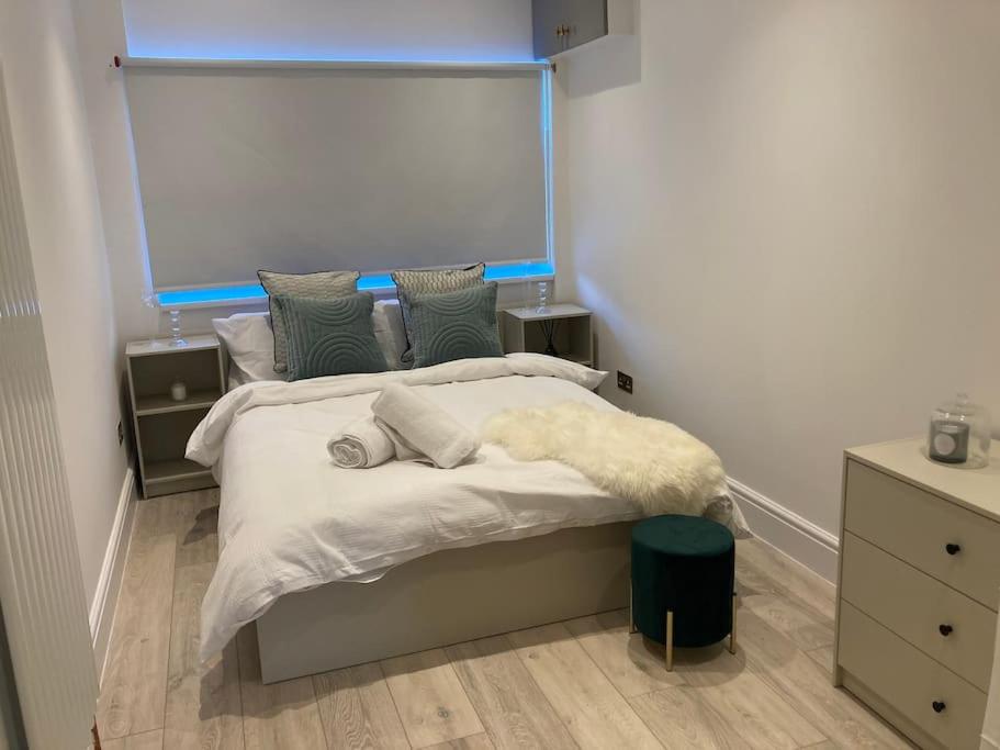 Private Access Double Ensuite Room - Ground Floor, Catford