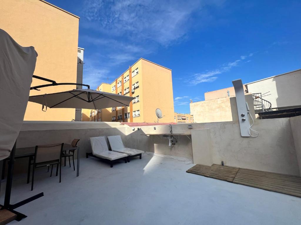 Modern duplex next to the beach! - 2