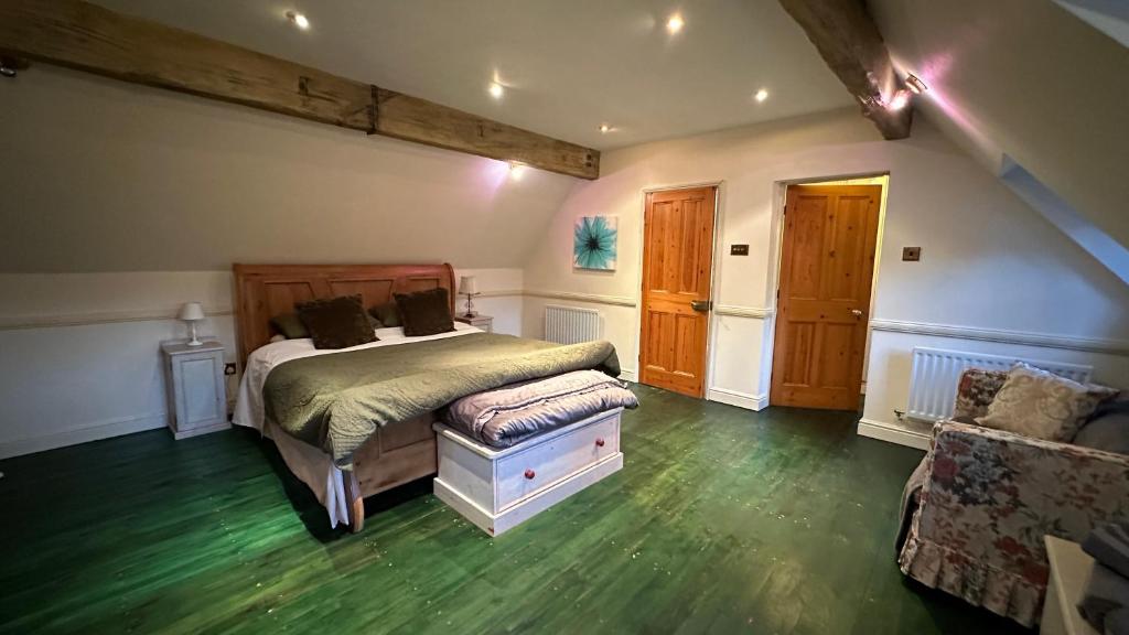Holly Cottage, Telford photo 2
