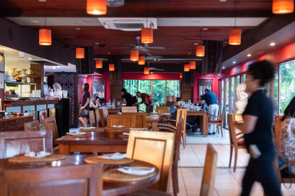 Restaurant, Bay Village Tropical Retreat in Cairns